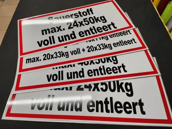 1.	Firmenschild mit Logo und individueller Beschriftung