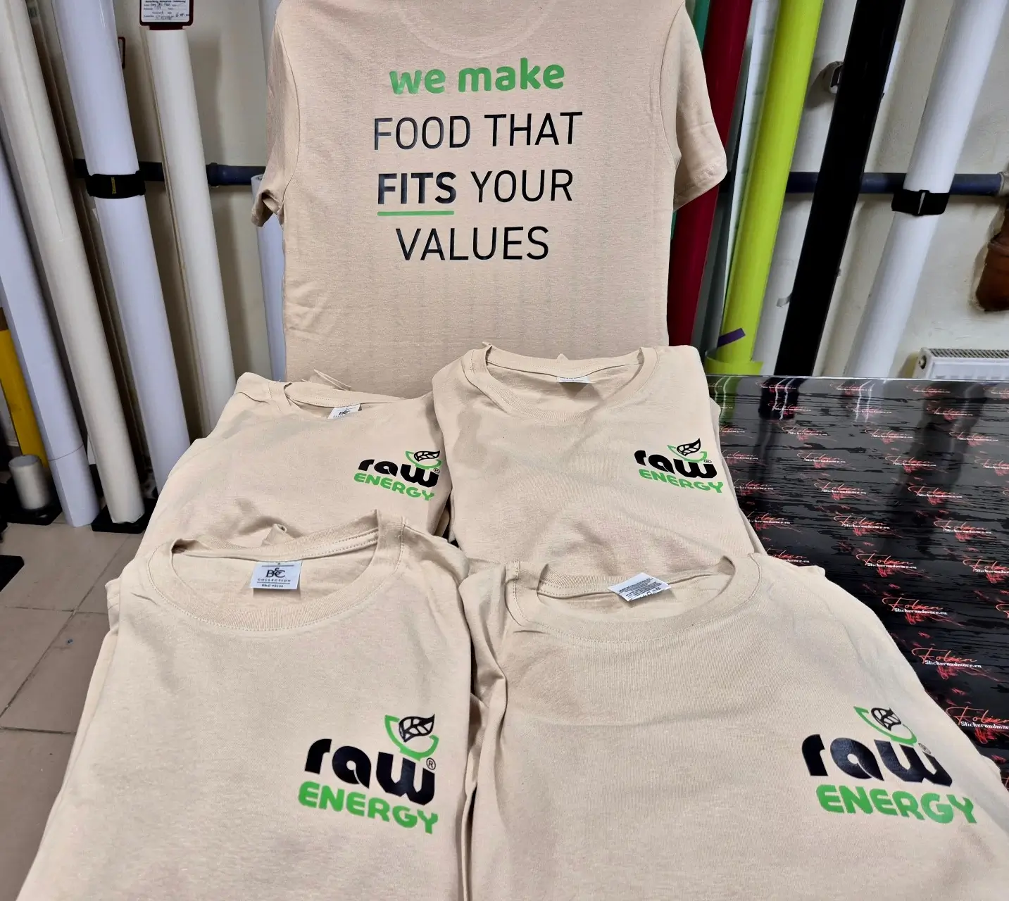 Detailaufnahme eines hochwertigen Textildrucks auf T-Shirt